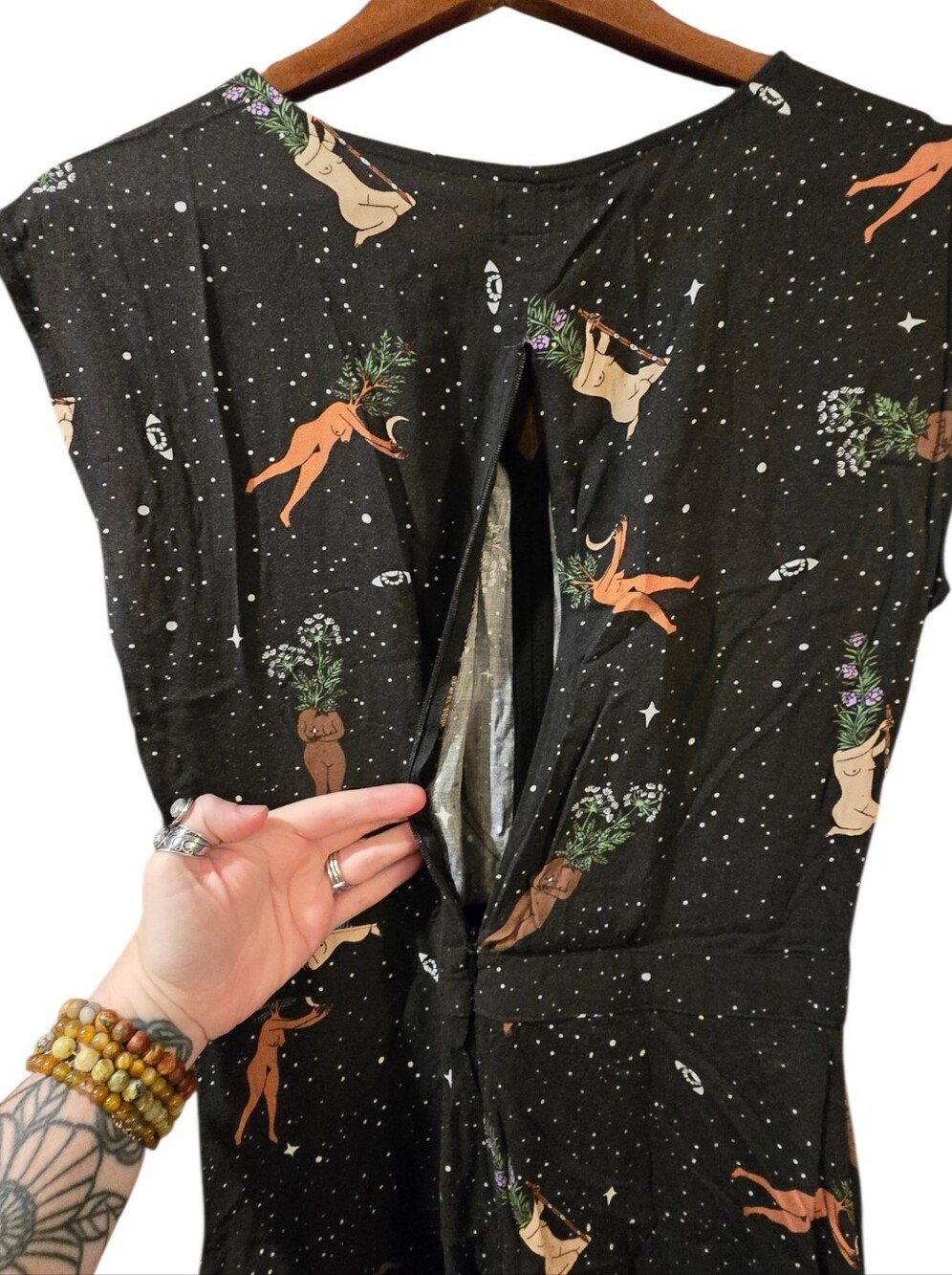 Field Day Oakland Celestial Goddess Print Midi Dress Black Size Medium - Picture 6 of 11